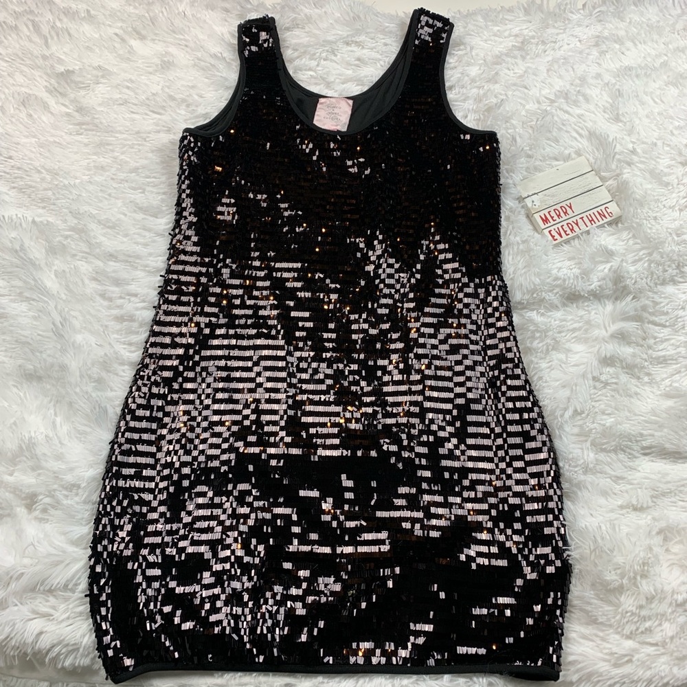 Romeo & Juliet Couture Black Stretch Sequin Dress